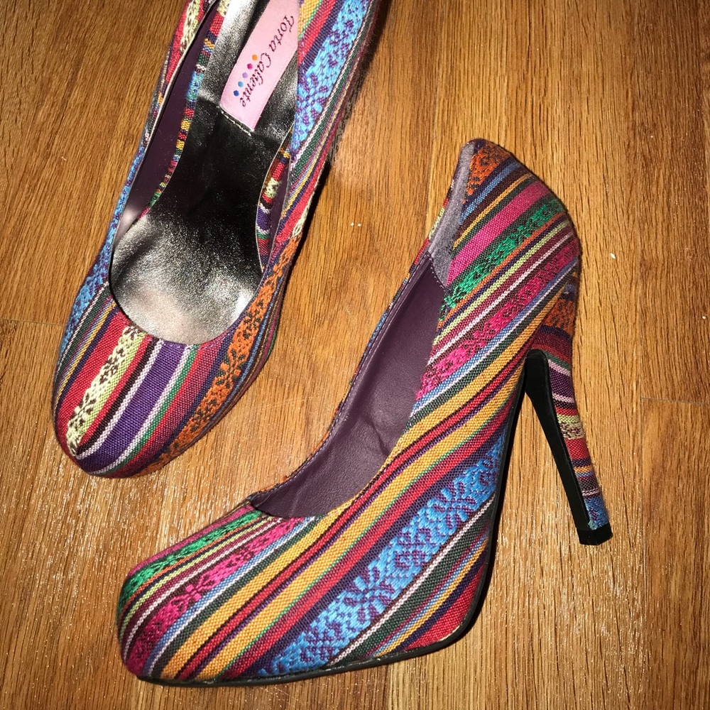 Colorful embroidered heels